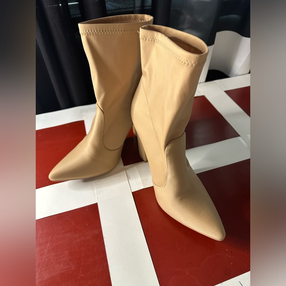 Elegant Tan Women's Boots